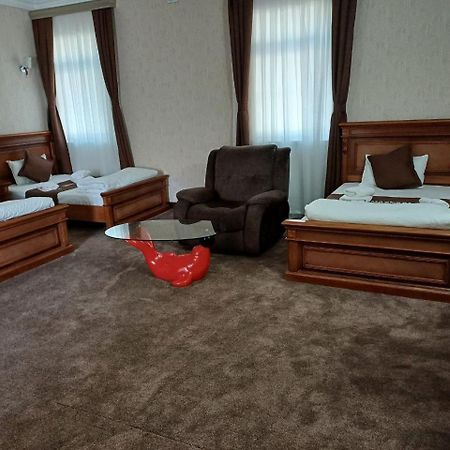 Maximum Hotel Ναβόι Εξωτερικό φωτογραφία