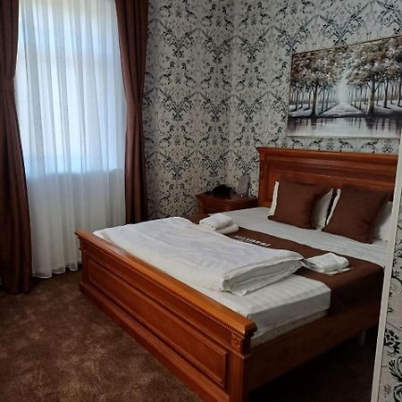 Maximum Hotel Ναβόι Εξωτερικό φωτογραφία