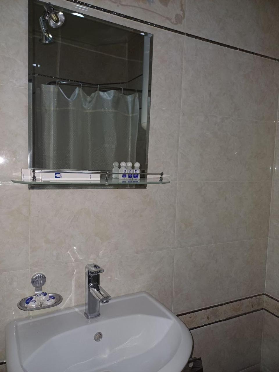 Maximum Hotel Ναβόι Εξωτερικό φωτογραφία