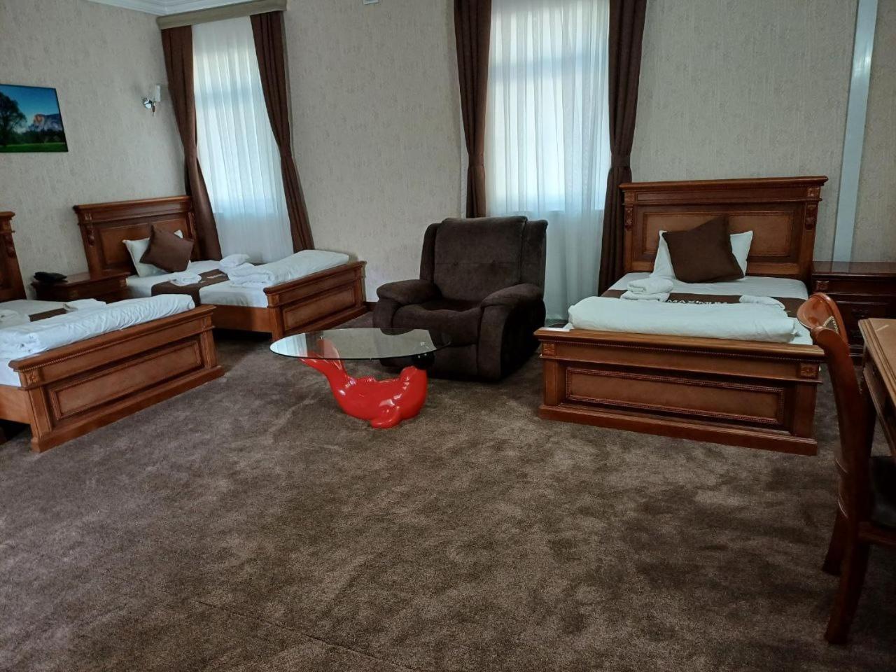 Maximum Hotel Ναβόι Εξωτερικό φωτογραφία