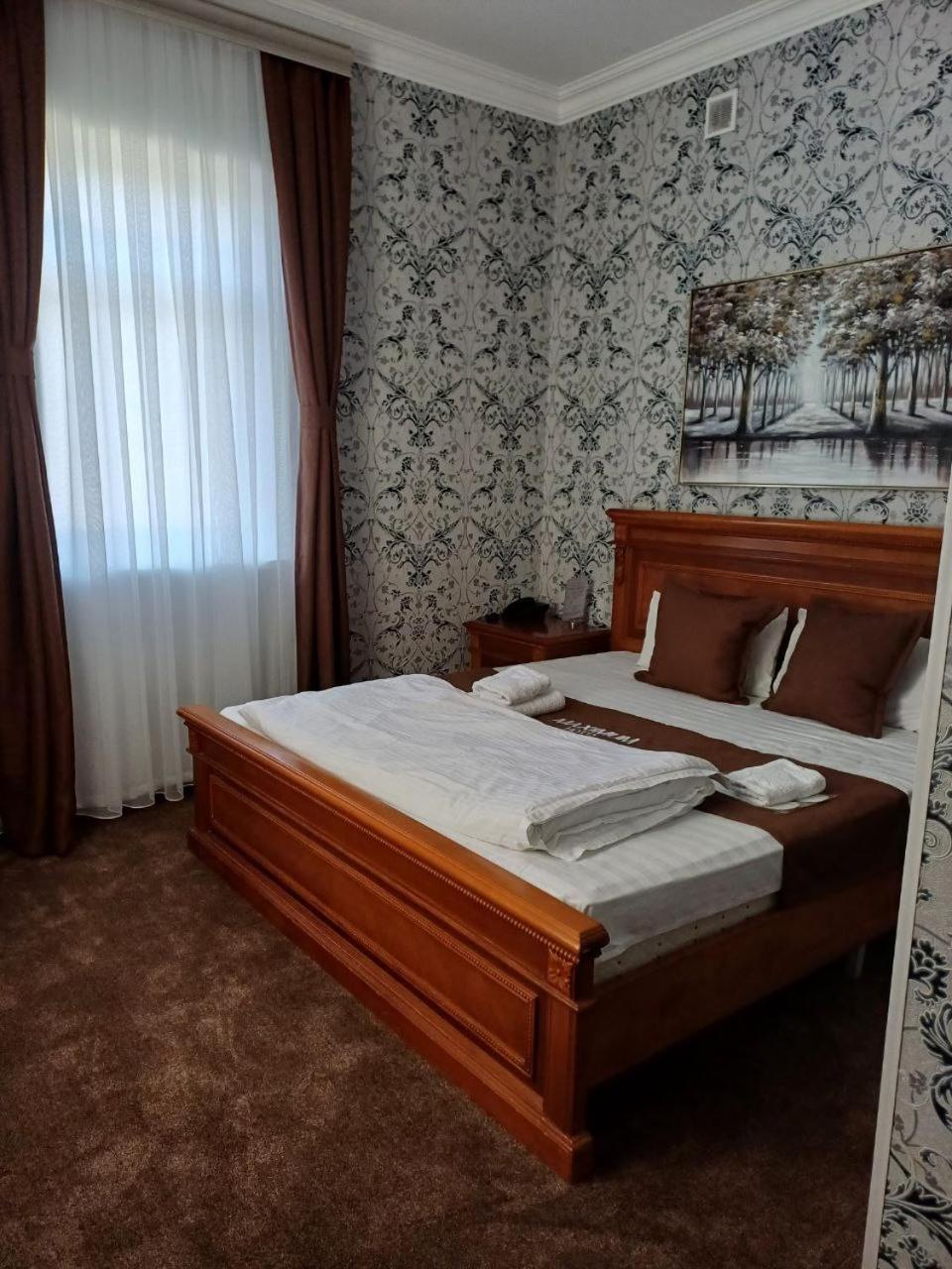 Maximum Hotel Ναβόι Εξωτερικό φωτογραφία